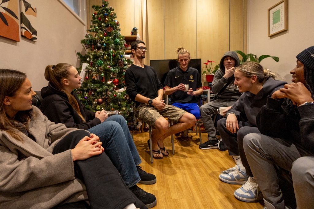 Chelsea FC Women visit Penny Wade House. Picture By Ian Walton